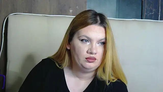 Snapshot of MelanieBrownn chatting on 12-19-25, 06:38 MelanieBrownn online show from 12-19-25, 06:38