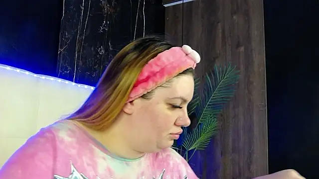 Snapshot of MelanieBrownn chatting on 02-14-26, 06:02 MelanieBrownn online show from 02-14-26, 06:02