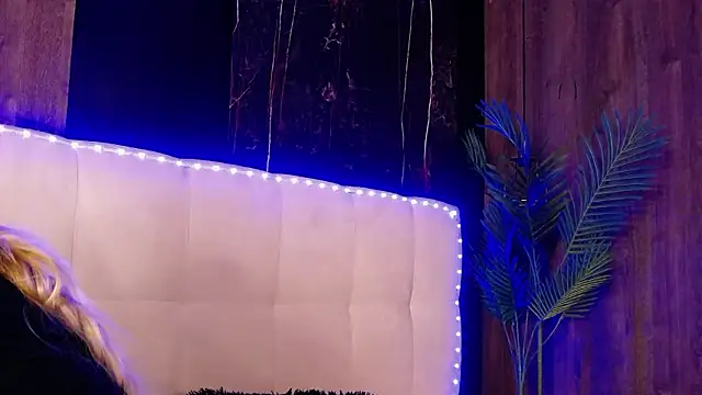 Snapshot of MelanieBrownn chatting on 02-19-26, 06:43 MelanieBrownn online show from 02-19-26, 06:43