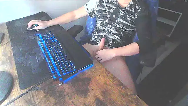 Snapshot of WouldLovetoFuckYou666 chatting on 12-10-24, 03:22 WouldLovetoFuckYou666 online show from 12-10-24, 03:22