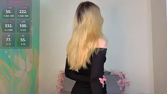 Snapshot of Naughty__Couplles chatting on 09-12-25, 03:39 Naughty Couplles online show from 09-12-25, 03:39