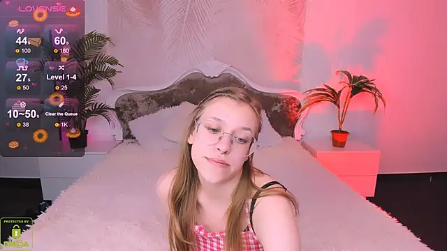 LayriantaVee online show from 03-18-25, 01:34