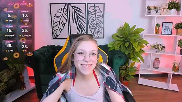 LayriantaVee online show from 02-23-25, 01:21