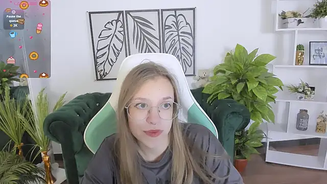 LayriantaVee online show from 09-18-25, 06:16