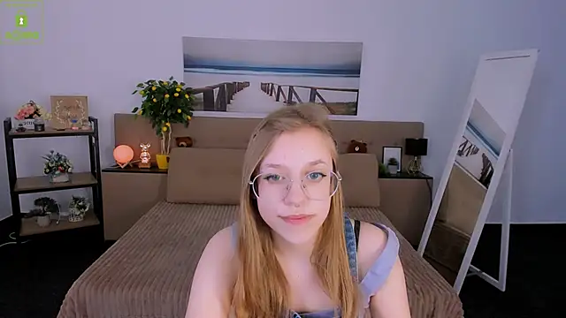 LayriantaVee online show from 03-05-25, 01:06