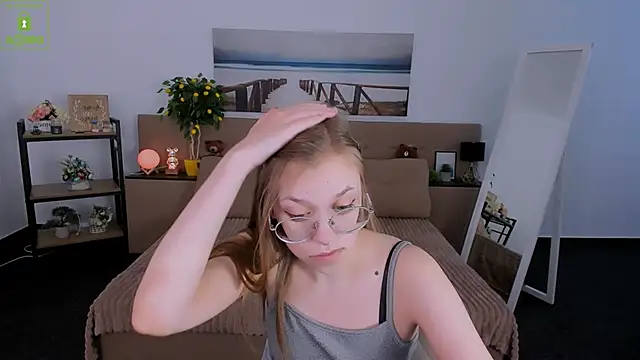 LayriantaVee online show from 03-02-25, 01:09