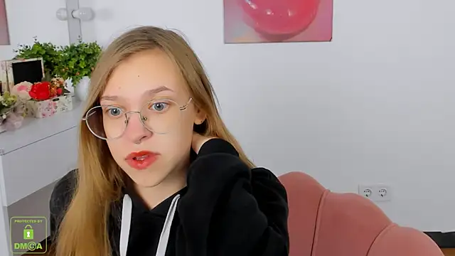 LayriantaVee online show from 10-11-25, 06:14