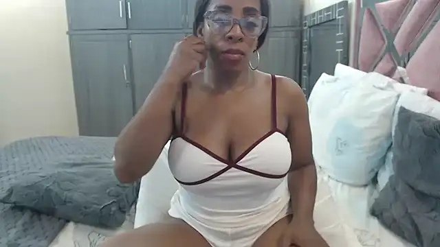 Snapshot of Ginachaudex chatting on 06-29-26, 11:59 Ginachaudex online show from 06-29-26, 11:59