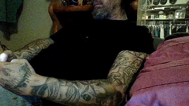 Snapshot of clitstitsandbongrips chatting on 12-04-24, 11:08 clitstitsandbongrips online show from 12-04-24, 11:08