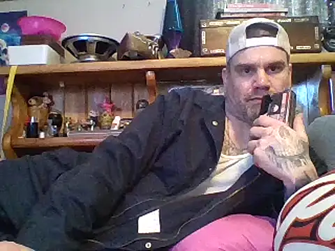 Snapshot of clitstitsandbongrips chatting on 02-21-25, 06:04 clitstitsandbongrips online show from 02-21-25, 06:04