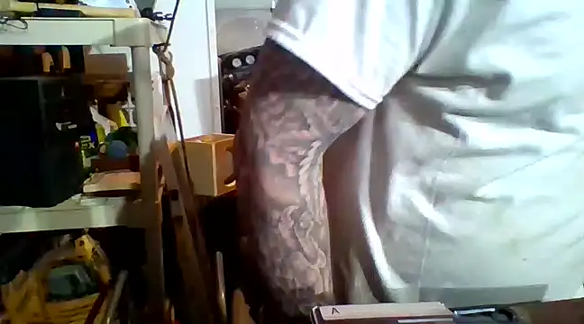 Snapshot of clitstitsandbongrips chatting on 03-18-25, 06:28 clitstitsandbongrips online show from 03-18-25, 06:28