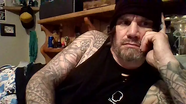Snapshot of clitstitsandbongrips chatting on 12-23-24, 05:32 clitstitsandbongrips online show from 12-23-24, 05:32
