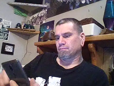 Snapshot of clitstitsandbongrips chatting on 02-13-25, 09:27 clitstitsandbongrips online show from 02-13-25, 09:27