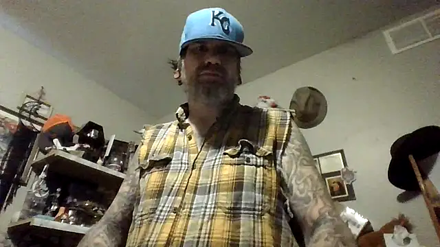 Snapshot of clitstitsandbongrips chatting on 10-24-25, 04:17 clitstitsandbongrips online show from 10-24-25, 04:17