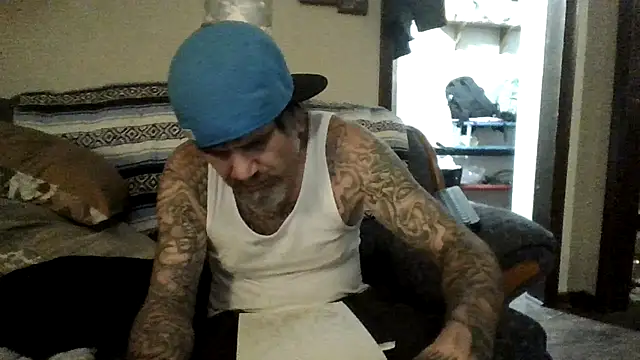 Snapshot of clitstitsandbongrips chatting on 10-10-25, 06:47 clitstitsandbongrips online show from 10-10-25, 06:47