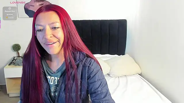 Snapshot of Scarlett__bell chatting on 09-12-25, 01:22 Scarlett bell online show from 09-12-25, 01:22