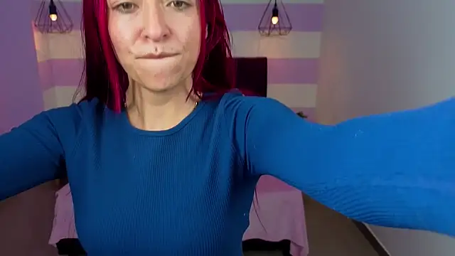 Snapshot of Scarlett__bell chatting on 07-08-26, 01:23 Scarlett bell online show from 07-08-26, 01:23