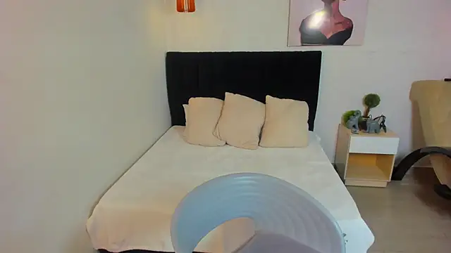 Snapshot of Scarlett__bell chatting on 10-10-25, 01:34 Scarlett bell online show from 10-10-25, 01:34