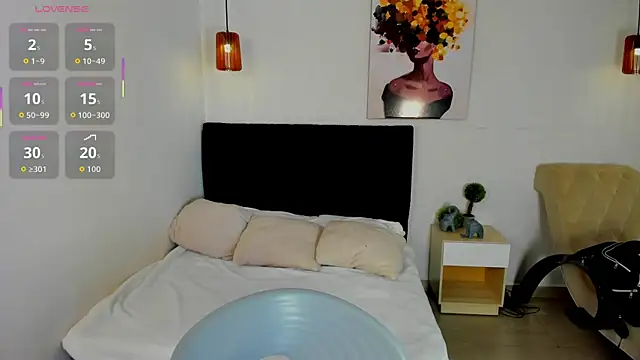 Snapshot of Scarlett__bell chatting on 09-23-25, 01:40 Scarlett bell online show from 09-23-25, 01:40