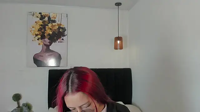 Snapshot of Scarlett__bell chatting on 10-11-25, 02:07 Scarlett bell online show from 10-11-25, 02:07
