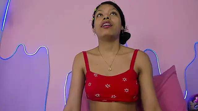 Snapshot of Mingie_Rouse chatting on 10-24-25, 11:53 Mingie Rouse online show from 10-24-25, 11:53