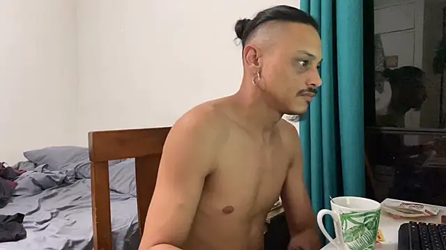 Snapshot of villanocat chatting on 12-12-24, 02:48 villanocat online show from 12-12-24, 02:48