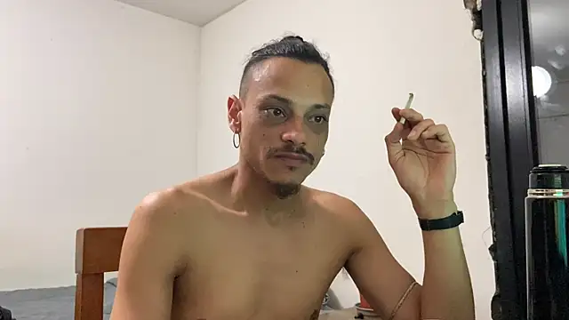 Snapshot of villanocat chatting on 12-18-24, 06:10 villanocat online show from 12-18-24, 06:10