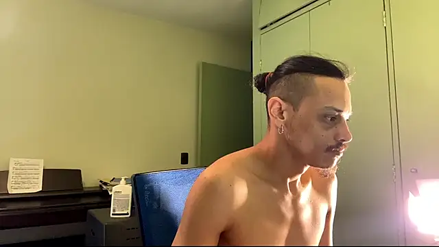 Snapshot of villanocat chatting on 09-30-25, 04:02 villanocat online show from 09-30-25, 04:02