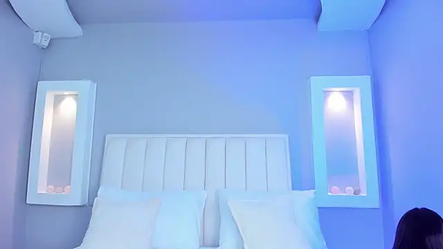 HannaPaola online show from 10-24-25, 10:42