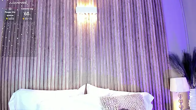 HannaPaola online show from 12-17-25, 10:37