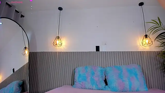 valentina lux online show from 06-18-26, 07:19