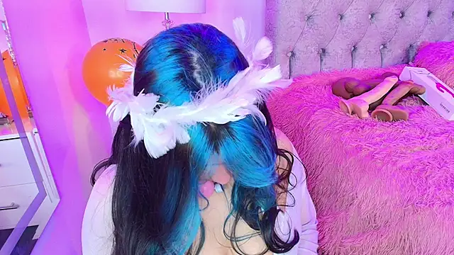 Salem skyler  online show from 10-31-25, 04:42