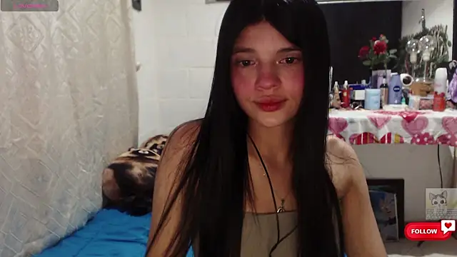 Snapshot of Sarahgin chatting on 05-10-26, 02:48 Sarahgin online show from 05-10-26, 02:48