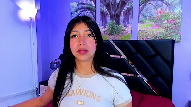 Snapshot of KimberlyVillaLobos chatting on 10-06-25, 11:33 KimberlyVillaLobos online show from 10-06-25, 11:33