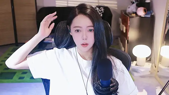 Roseonly  online show from 10-22-25, 05:40