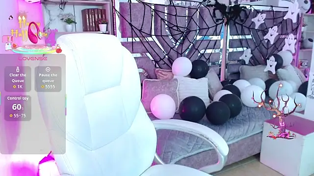 AliceWalker 11 online show from 10-27-25, 08:21