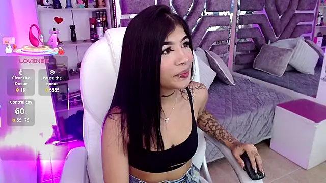 AliceWalker 11 online show from 11-09-25, 08:24