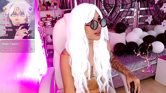 AliceWalker 11 online show from 10-25-25, 10:21