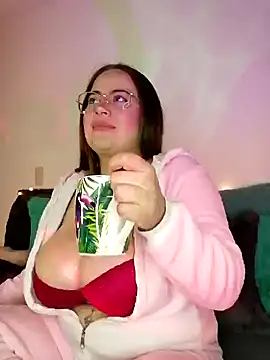 Snapshot of soofy__ chatting on 02-15-25, 03:20 soofy online show from 02-15-25, 03:20