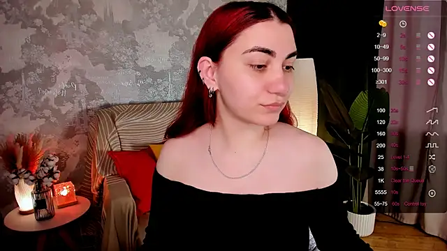 Snapshot of hannacheekss_ chatting on 06-22-26, 02:06 hannacheekss online show from 06-22-26, 02:06