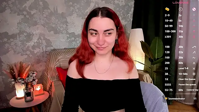 Snapshot of hannacheekss_ chatting on 07-14-26, 02:05 hannacheekss online show from 07-14-26, 02:05