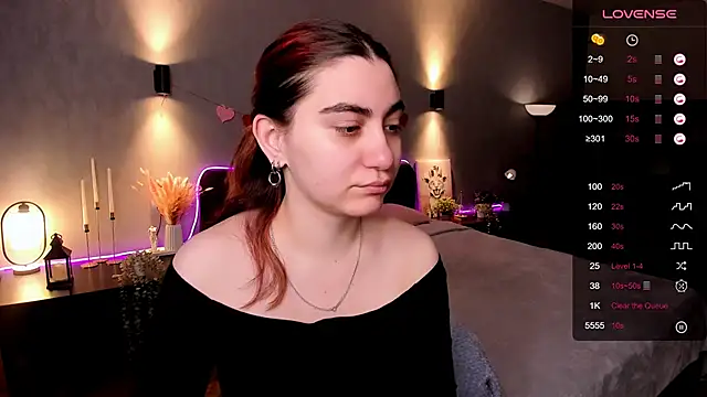 hannacheekss  online show from 03-26-26, 02:10