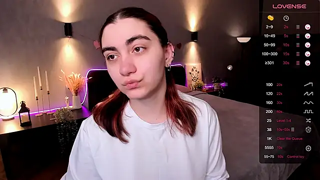 hannacheekss  online show from 04-03-26, 02:07