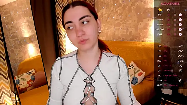 Snapshot of hannacheekss_ chatting on 06-26-26, 02:06 hannacheekss online show from 06-26-26, 02:06