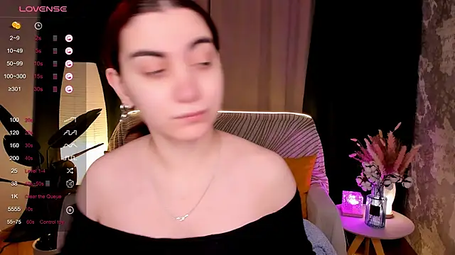 hannacheekss  online show from 02-10-26, 01:59