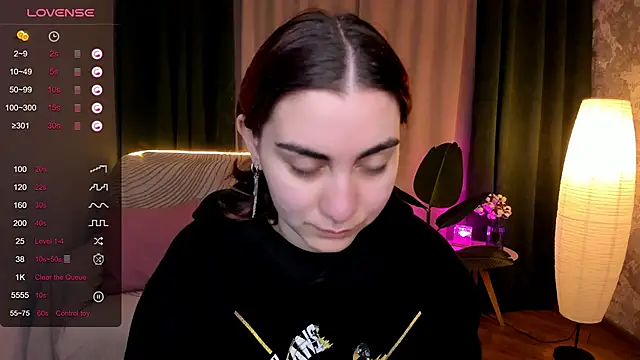 hannacheekss  online show from 09-25-25, 02:06