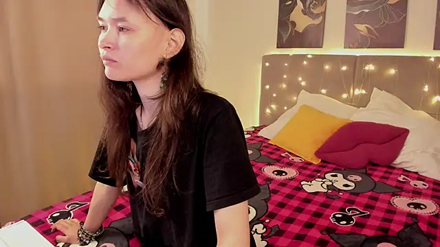 Emily Strikeee online show from 05-14-26, 01:57