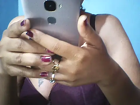 Snapshot of layanah12 chatting on 03-08-25, 04:01 layanah12 online show from 03-08-25, 04:01