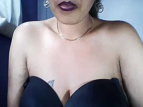 layanah12 online show from 10-26-25, 01:00