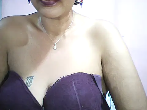Snapshot of layanah12 chatting on 09-26-25, 04:30 layanah12 online show from 09-26-25, 04:30